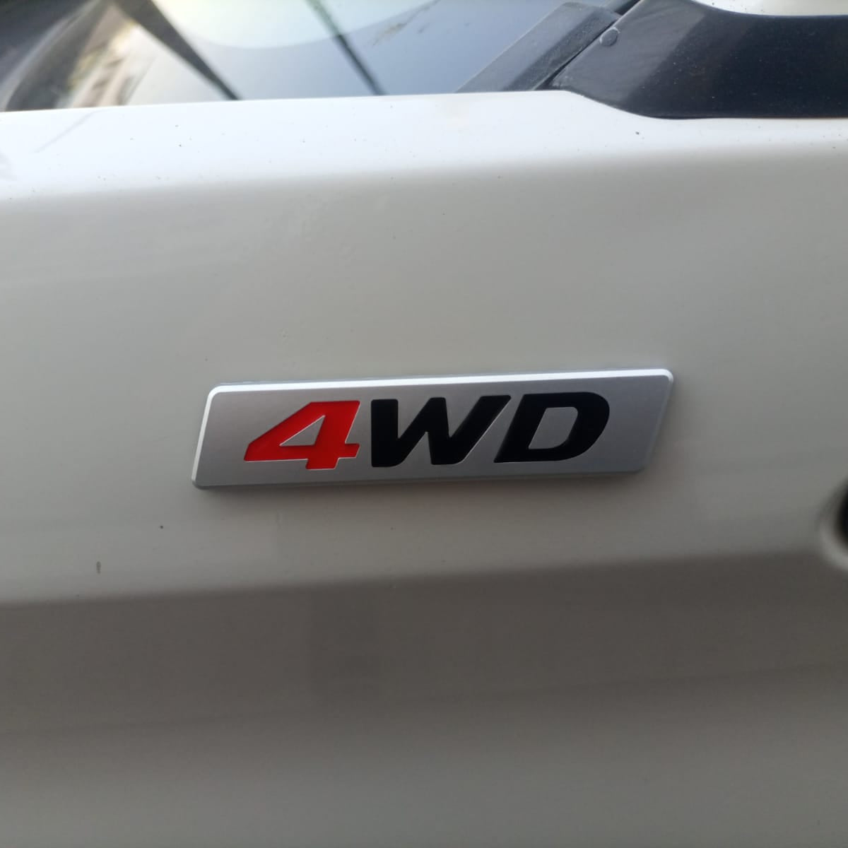 Universal - Metal Logo 4WD - 1005