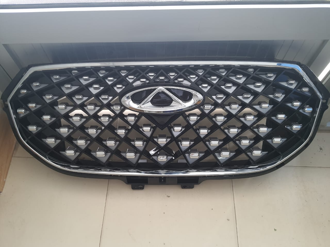 Tiggo 8 - Front Show Grill Complete - 1020