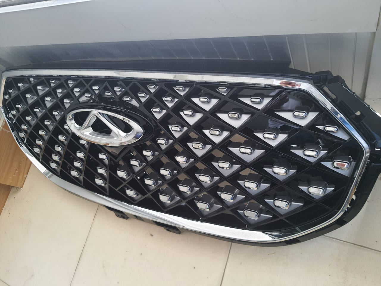 Tiggo 8 - Front Show Grill Complete - 1020