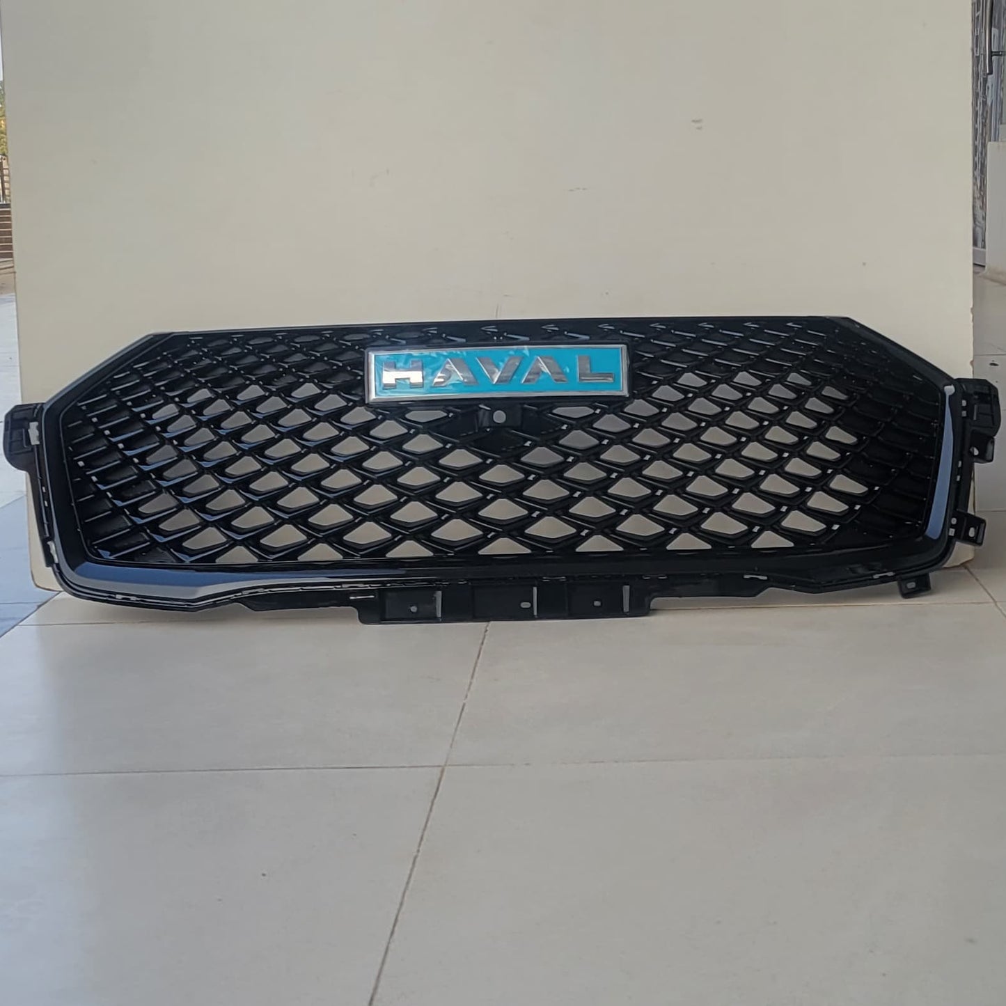 H6 - Front Show Grill With Logo - 886