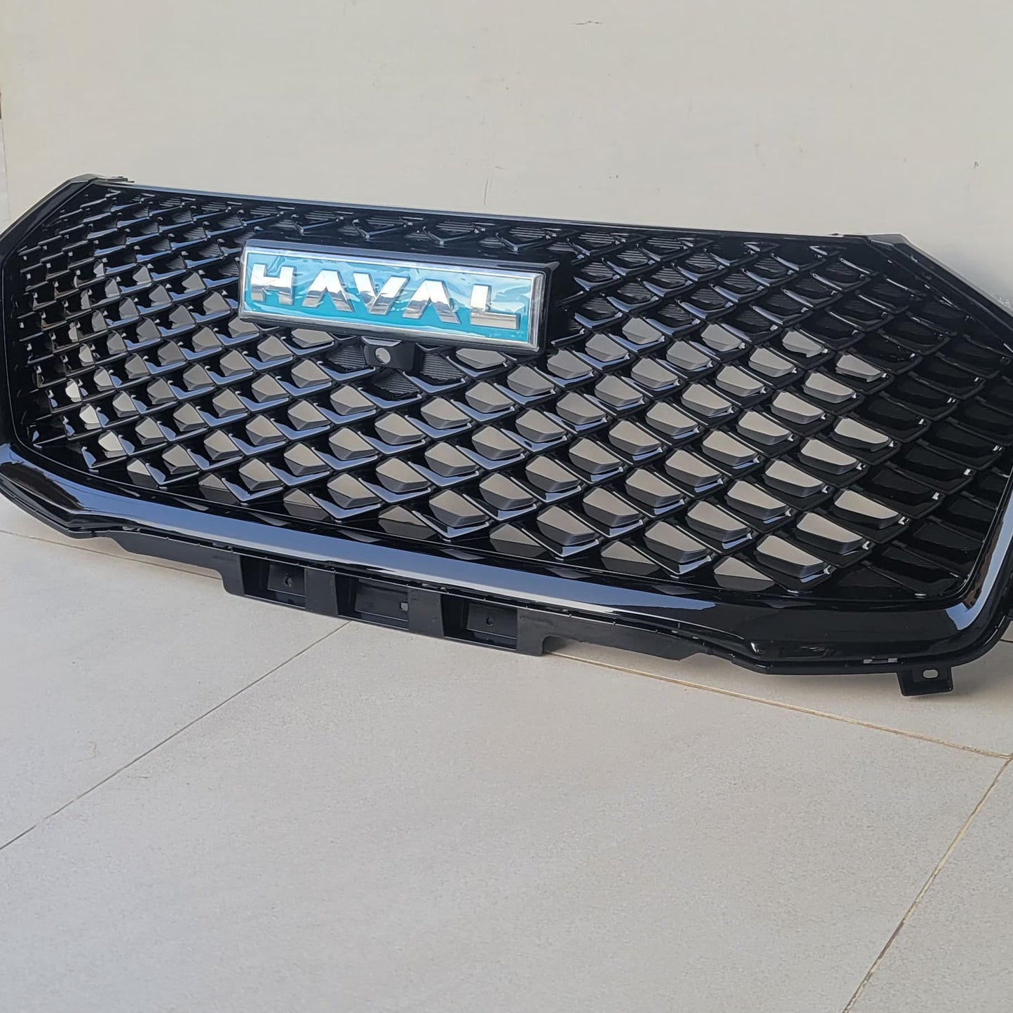 H6 - Front Show Grill With Logo - 886