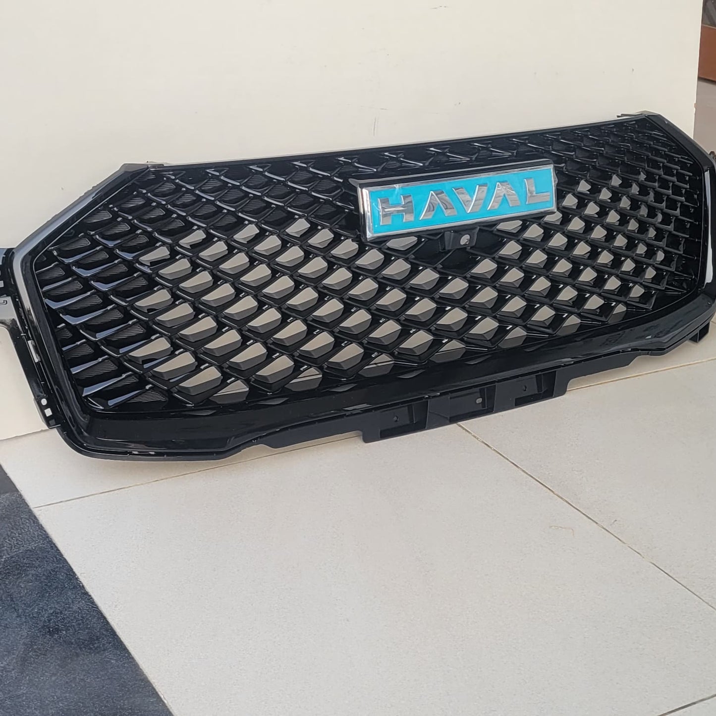 H6 - Front Show Grill With Logo - 886