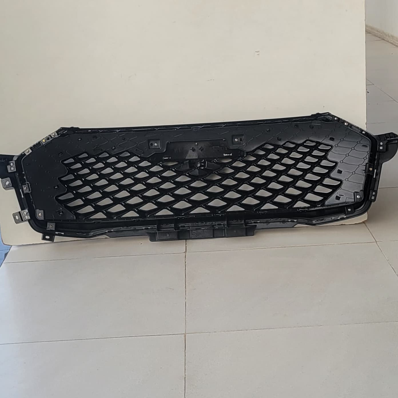 H6 - Front Show Grill With Logo - 886