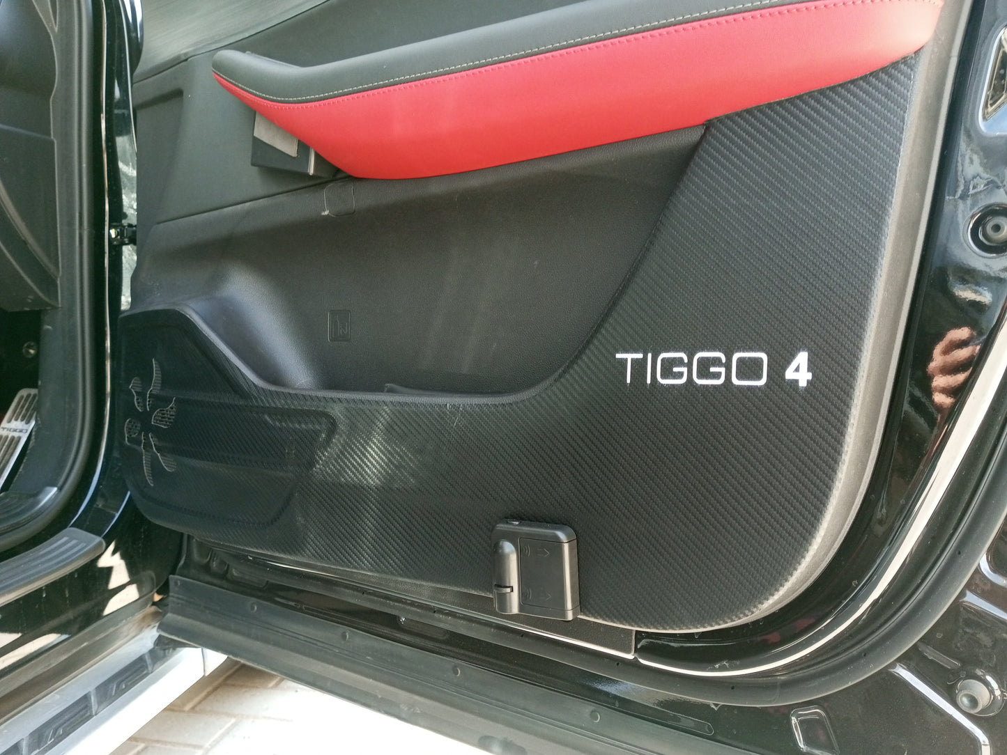 Tiggo 4 - Anti Door Kick PU Sticker - 96