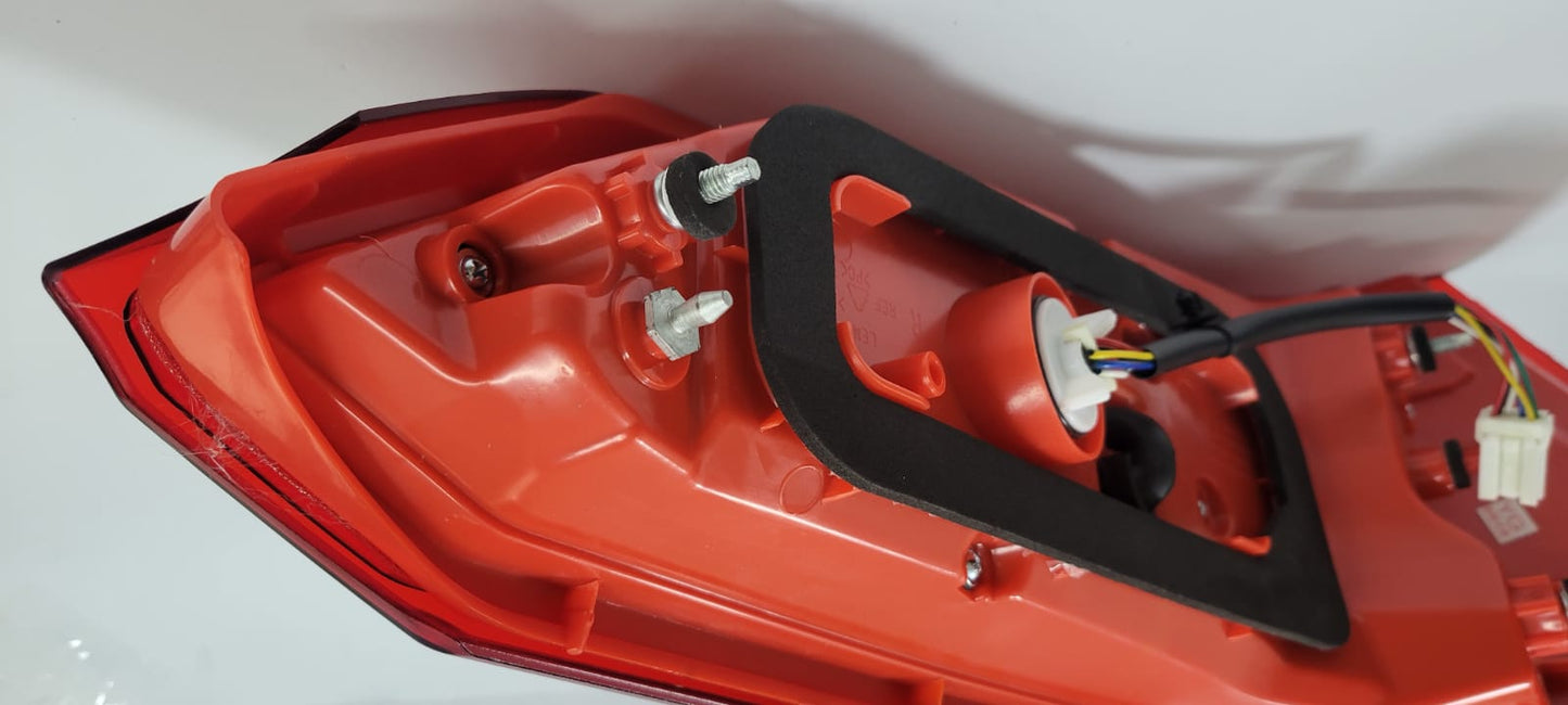 580pro - Rear Tail Light RIGHT - 952