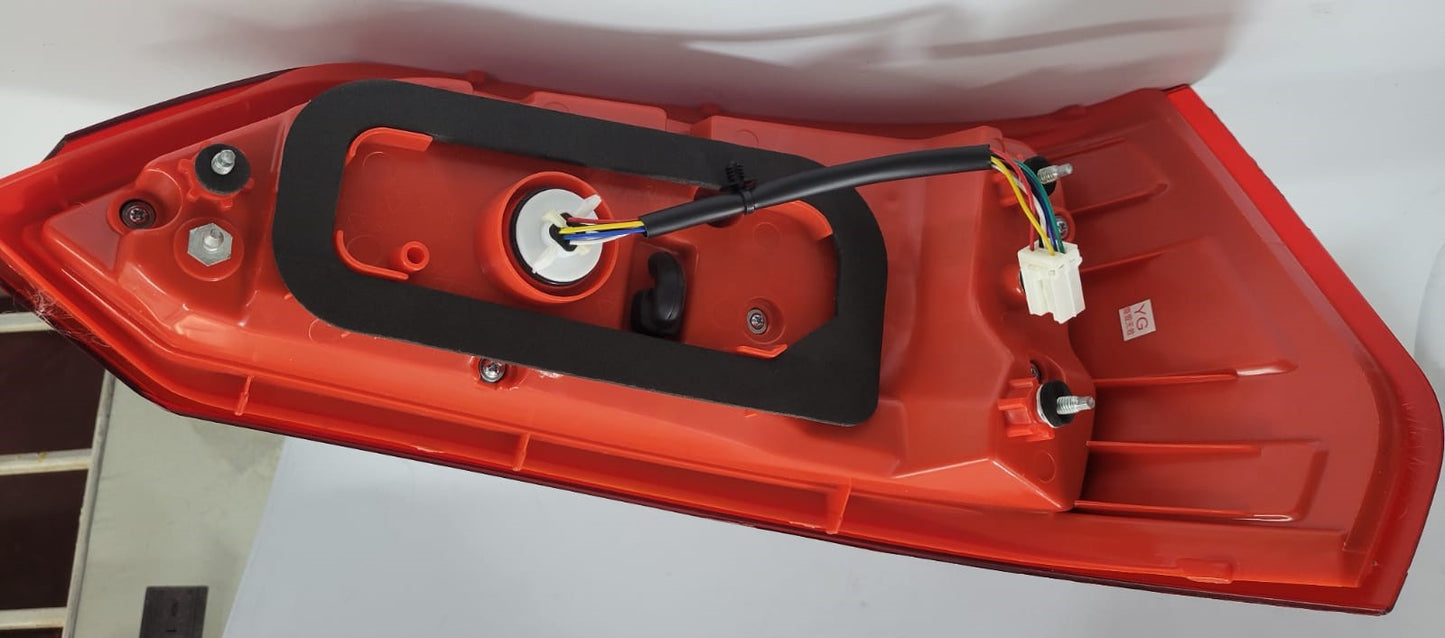 580pro - Rear Tail Light RIGHT - 952
