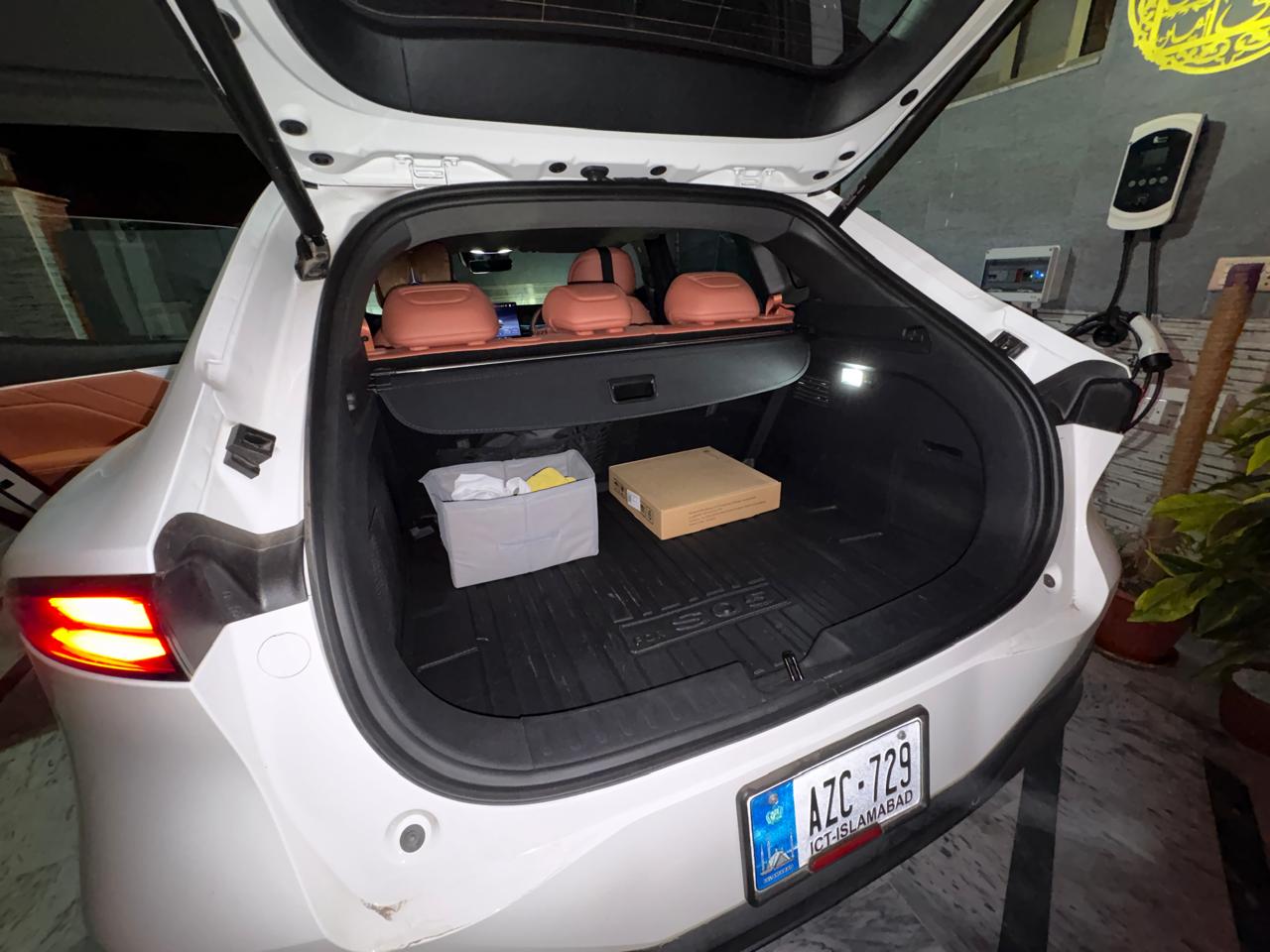 SO5 - Trunk Divider Black - 1347