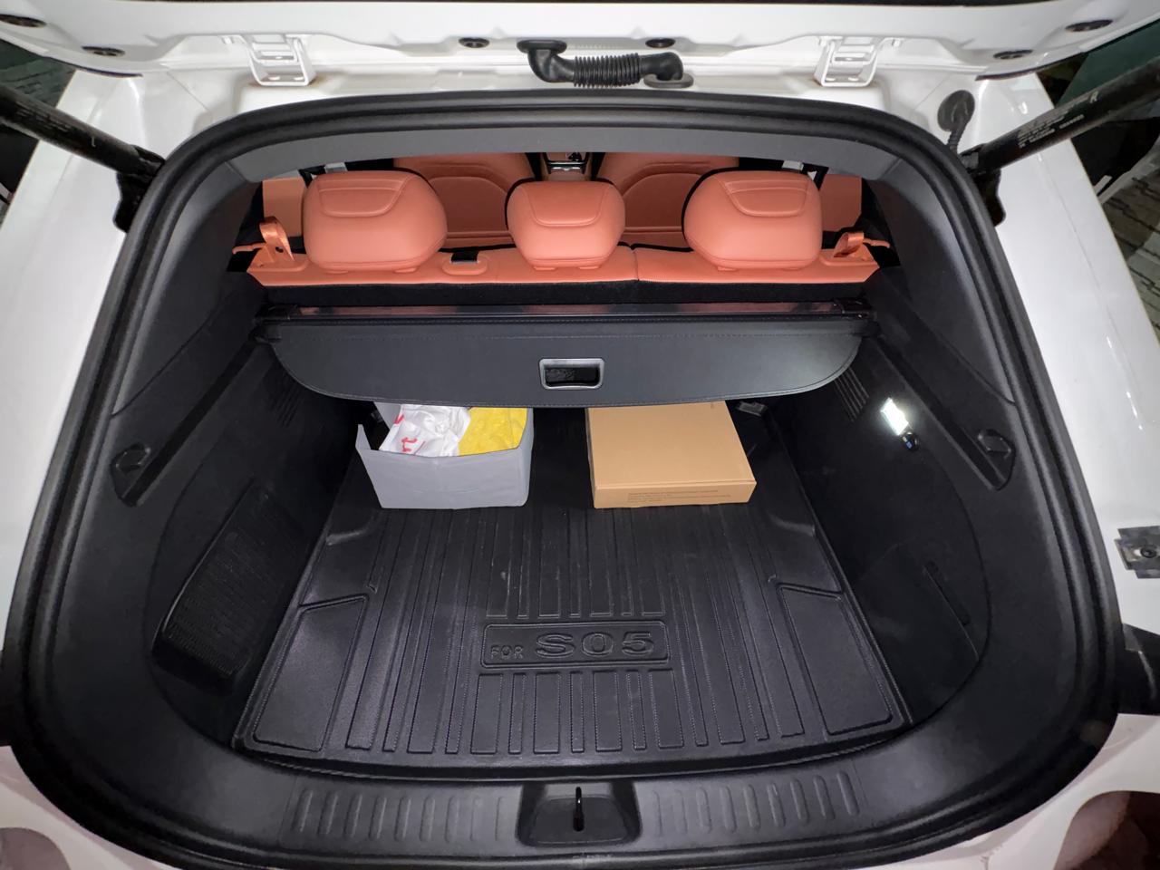 SO5 - Trunk Divider Black - 1347